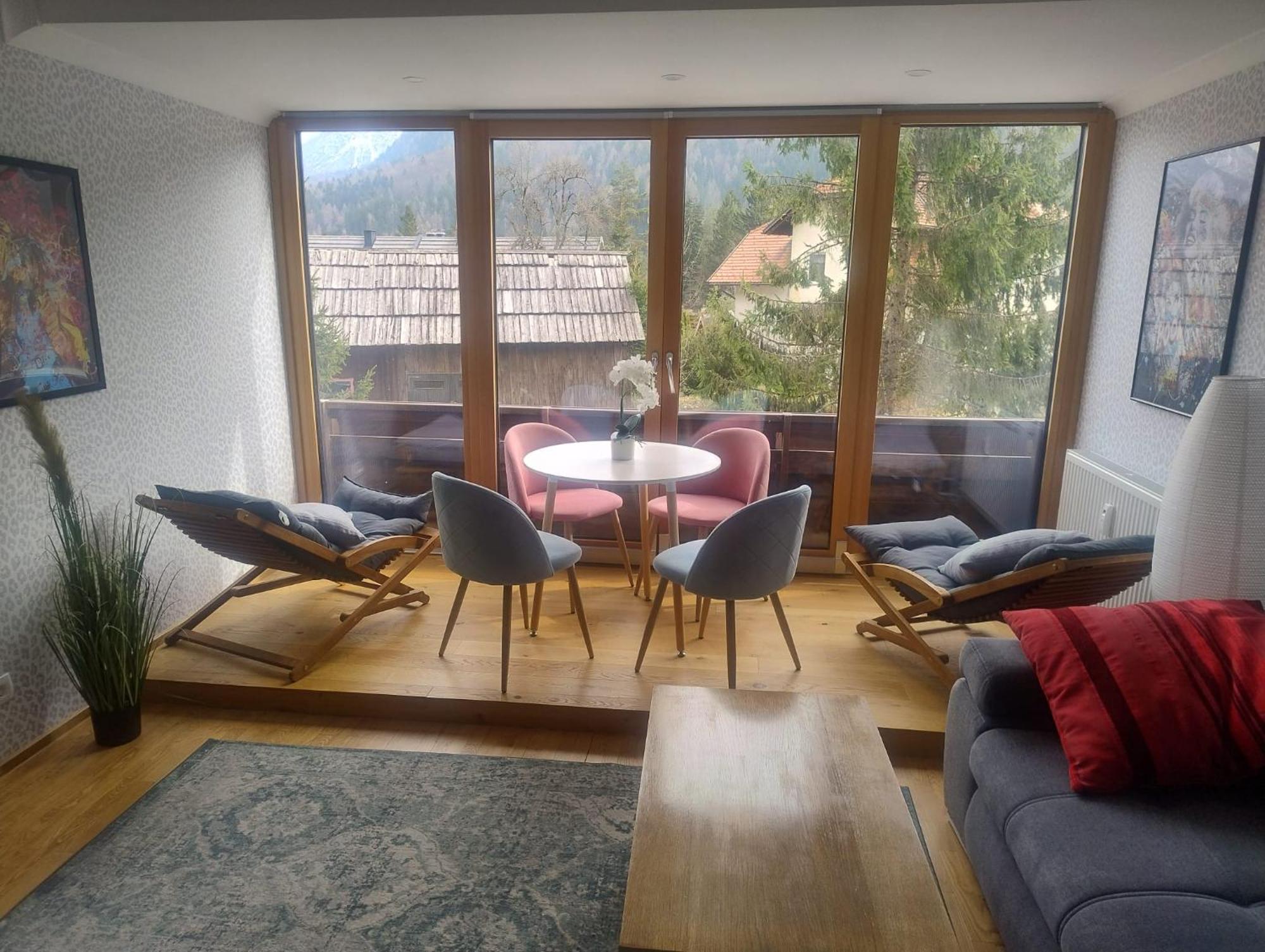 Bella Vista Apartment *